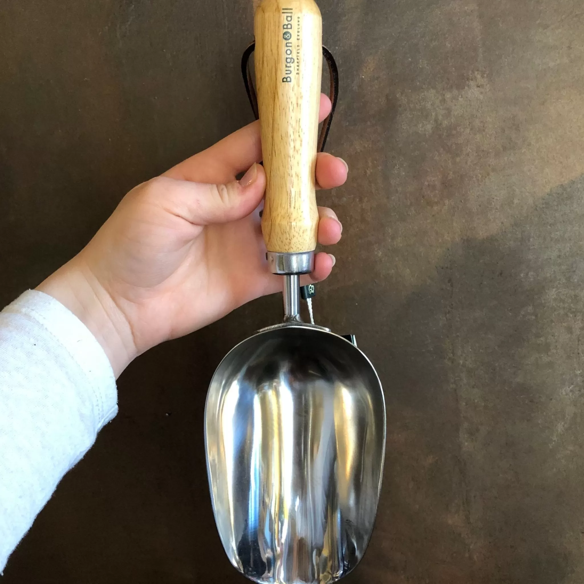 grow urban Compost Scoop By Burgon & Ball- Garden Tools | Indoor Plant Care