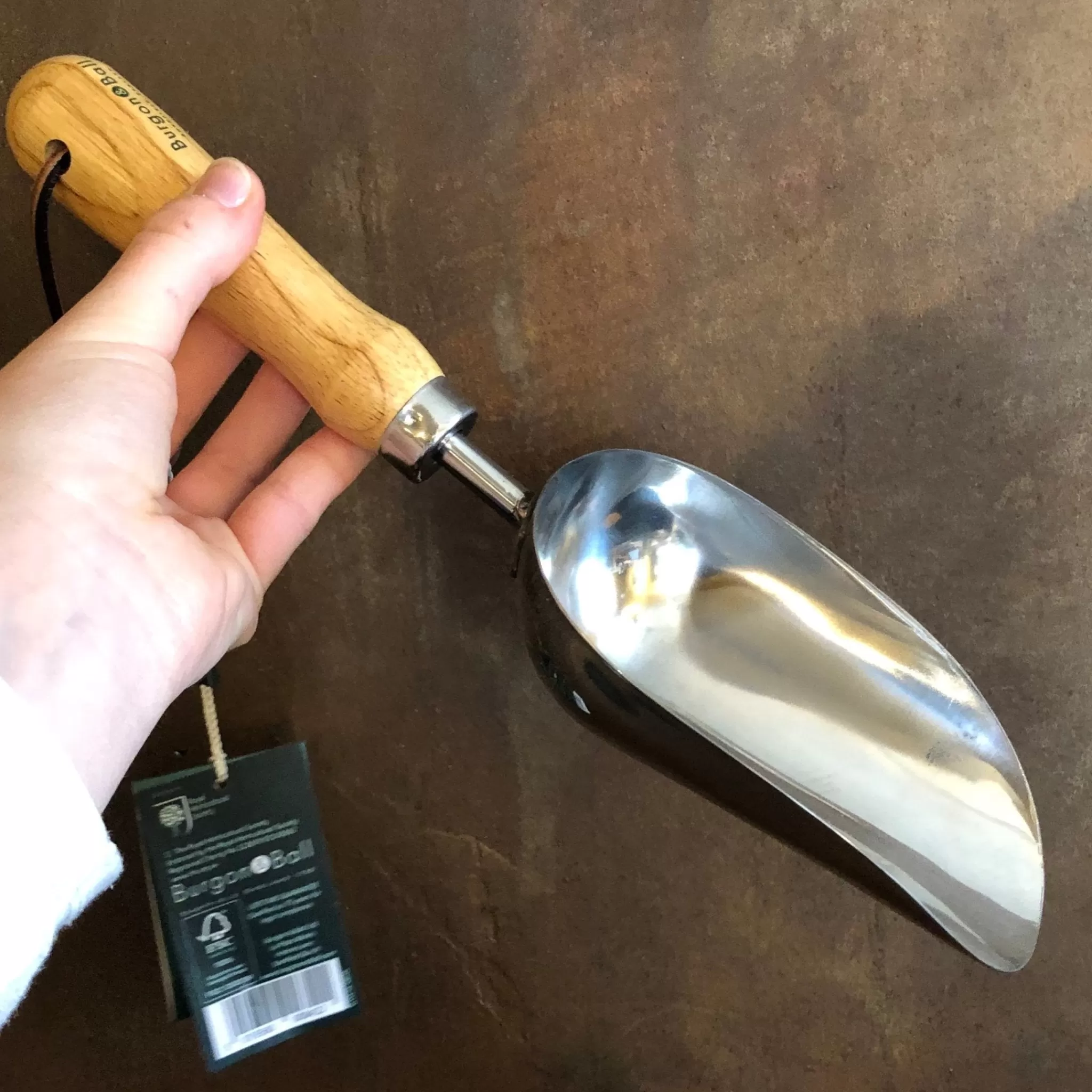 grow urban Compost Scoop By Burgon & Ball- Garden Tools | Indoor Plant Care
