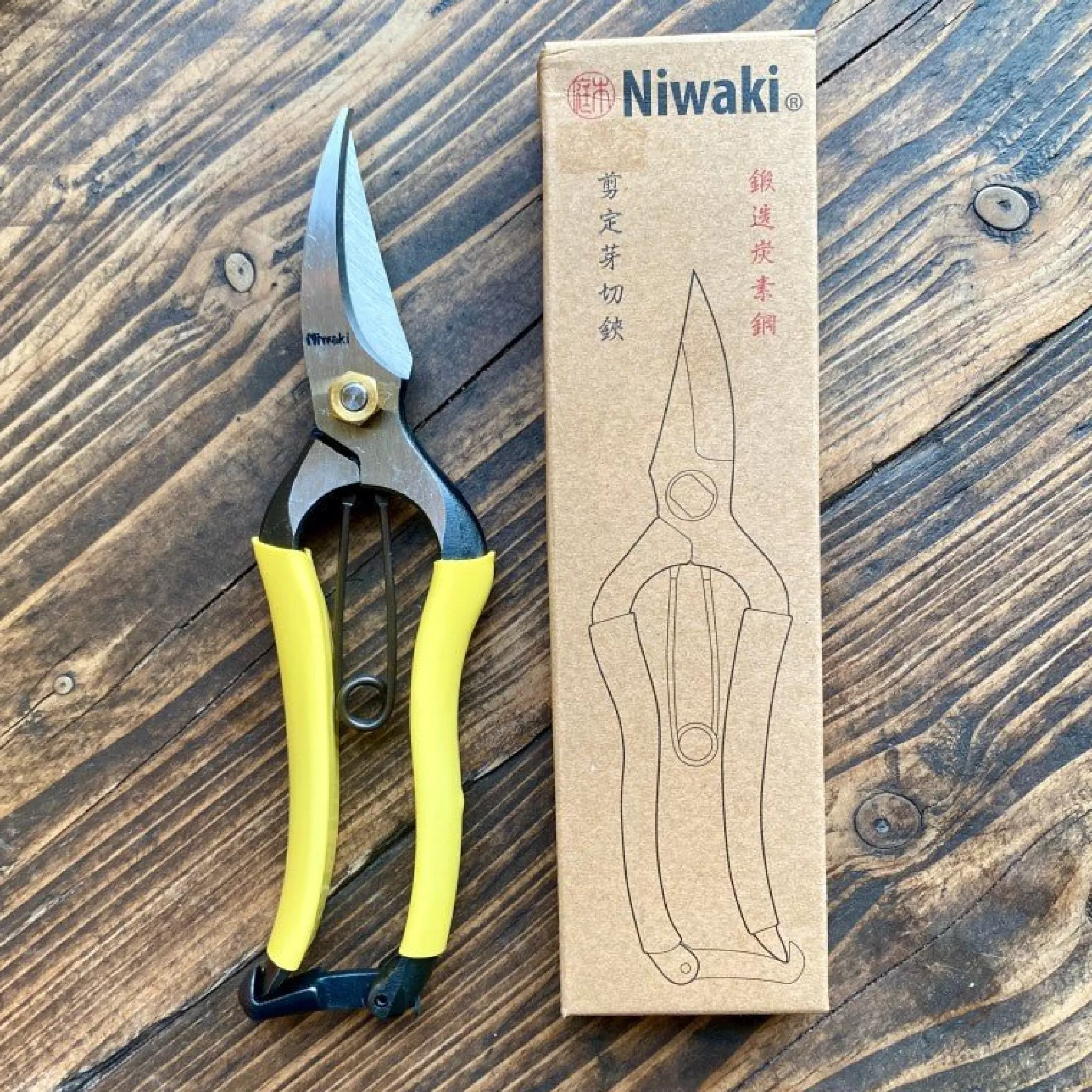 grow urban Niwaki Pro Secateurs- Niwaki | Garden Tools