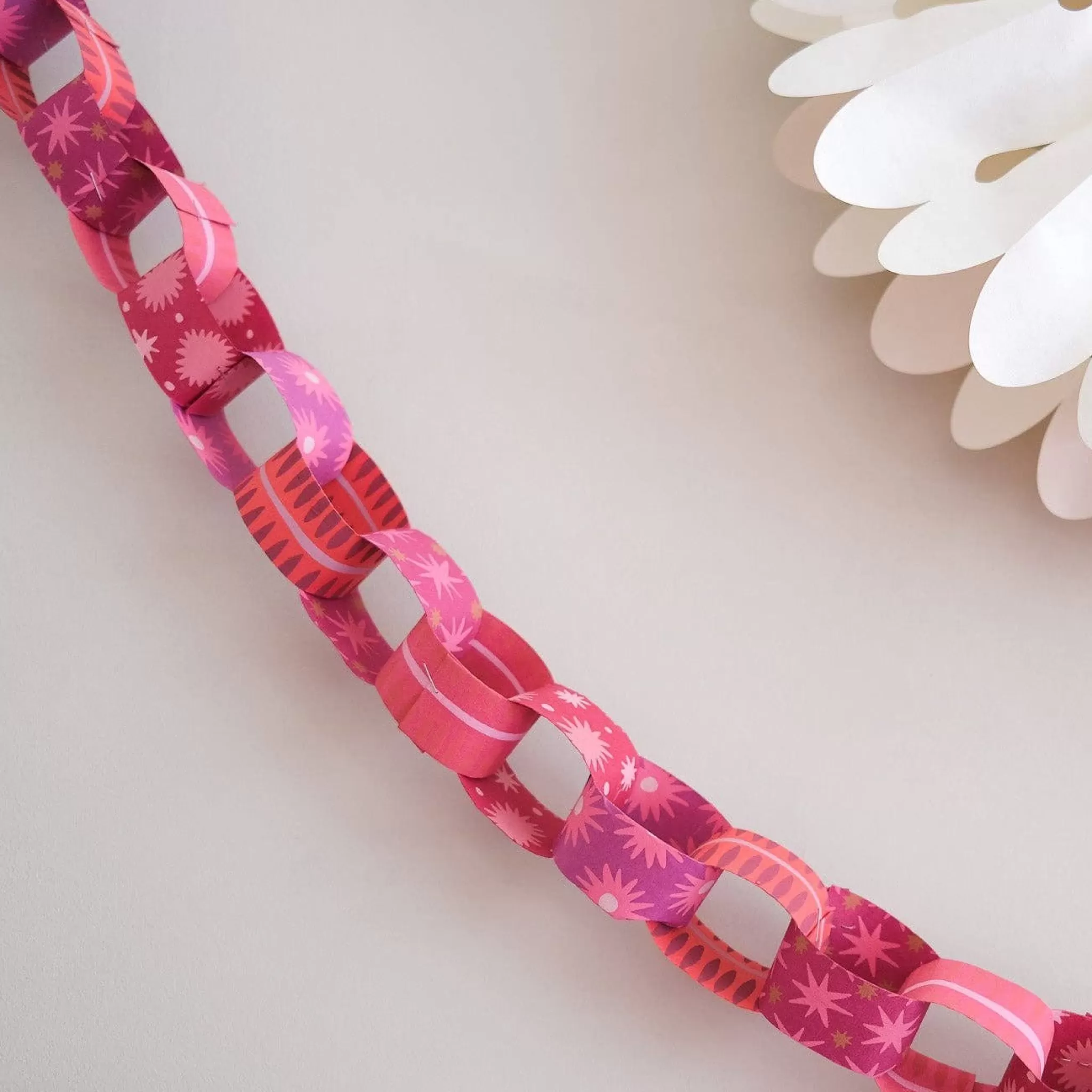 grow urban Pink & Red Paper Chain Kit- Stationery | Christmas Decorations