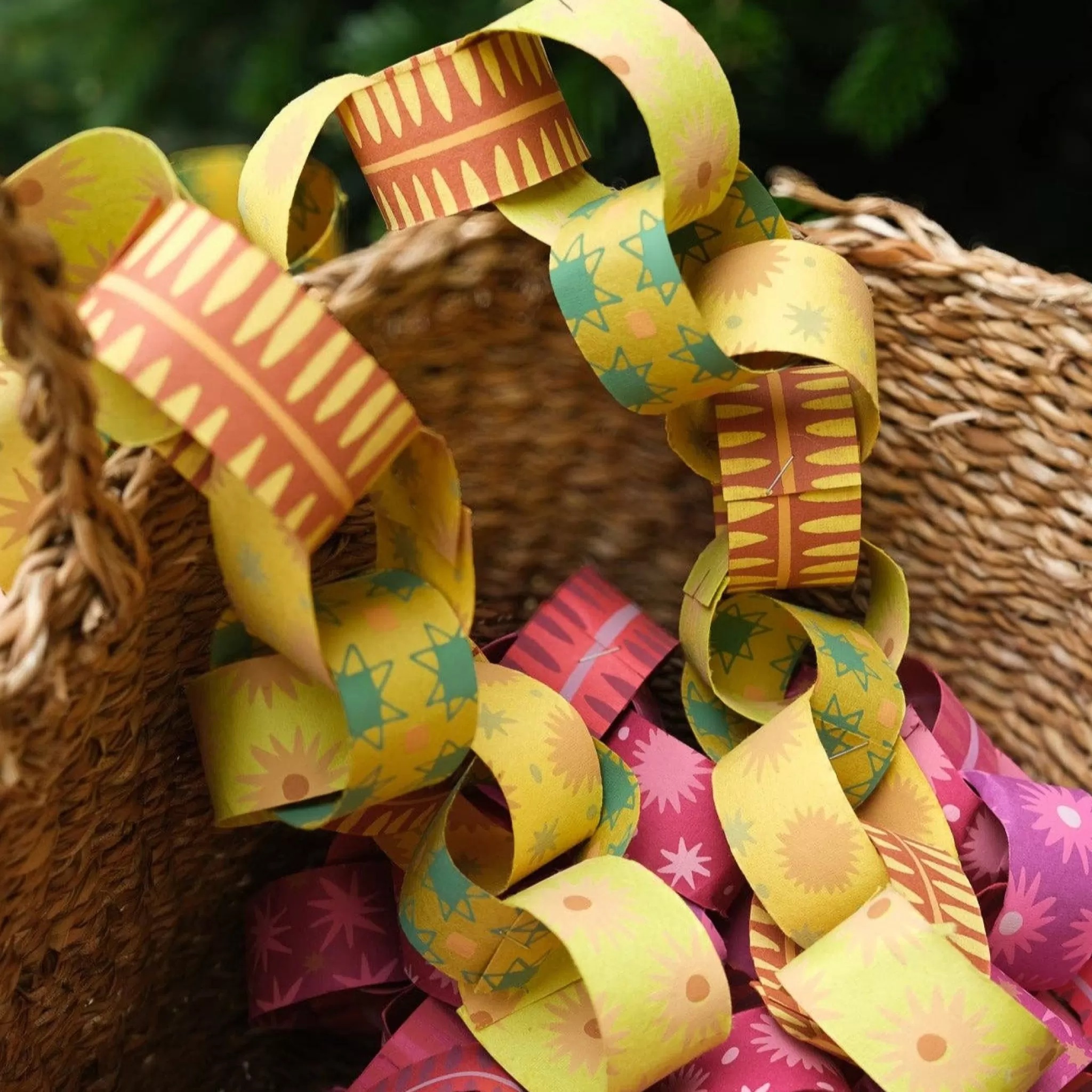 grow urban Yellow & Green Paper Chain Kit- Stationery | Christmas Decorations